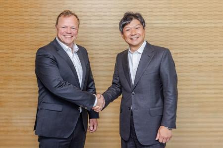 （左）シェフラーAG E-Mobility Division CEO Thom...