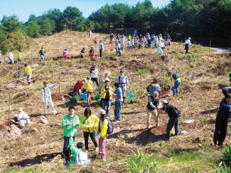 山形県南陽市山林火災「復興」植樹を開催 山形県南陽市山林火災「復興」植樹を開催
