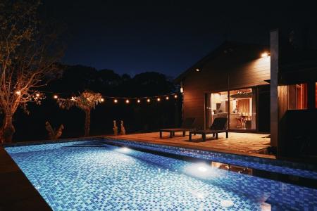 森の灯に温もりを―焚火と暖炉が彩る「THE NEST 森の灯