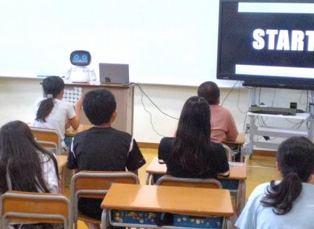 全国初! 栃木県那須町の小学校でAIロボットによる出前 全国初! 栃木県那須町の小学校でAIロボットによる出前