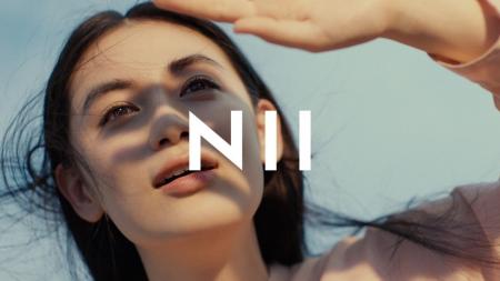 俳優の八木莉可子さんを起用したNII日本情報産業の新