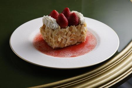 【ホテル長楽館】クリスマスの洋館で味わう「ナポレオ 【ホテル長楽館】クリスマスの洋館で味わう「ナポレオ