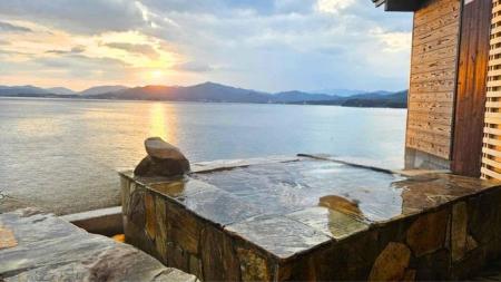 「北⾧門リトリートホテル 悠久の季」から「きわど温