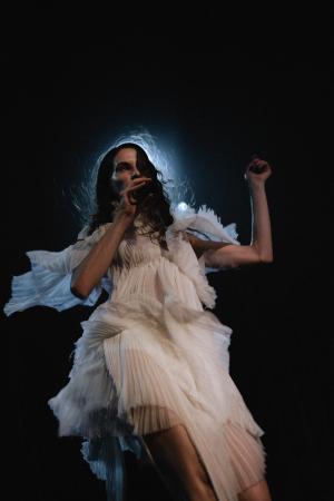 【McQueen】ニーナ・クリスタンテがマックイーンを着