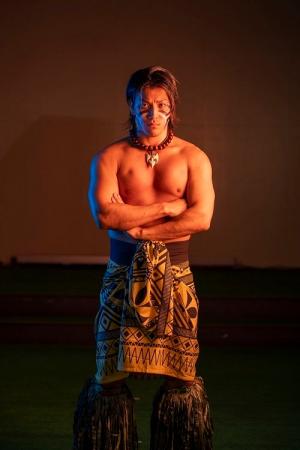 ファイヤーナイフダンスチーム「シバオラ」メンバーラ ファイヤーナイフダンスチーム「シバオラ」メンバーラ