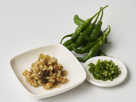 和歌山県産青唐辛子を使用したピリ辛が食欲をそそる  和歌山県産青唐辛子を使用したピリ辛が食欲をそそる