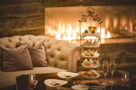 【名古屋】ライトアップされた荘厳な大聖堂を眺めなが