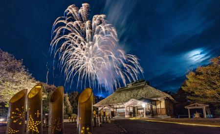 東北の古民家をライトアップ『みちのくふるさと秋灯り