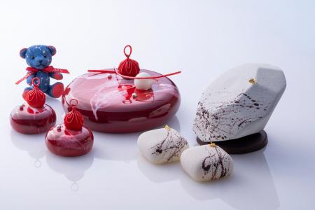 2025 年のクリスマスケーキの販売を開始 輝く宝石と 2025 年のクリスマスケーキの販売を開始 輝く宝石と