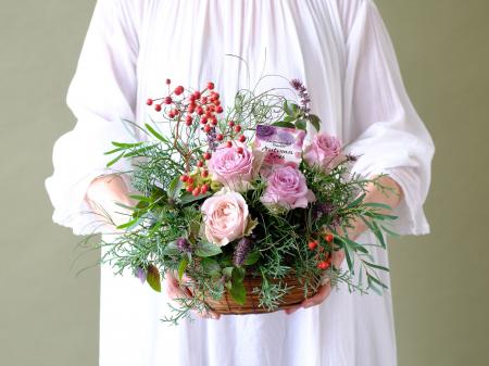 晩秋の澄んだ空気に美しく映える魅惑の「秋バラ」　季