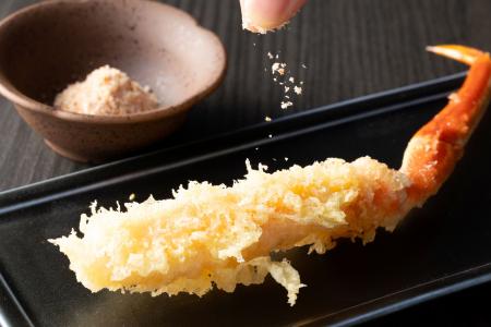 竹野の海水を使用した手作りの塩とかに殻を使用したオ