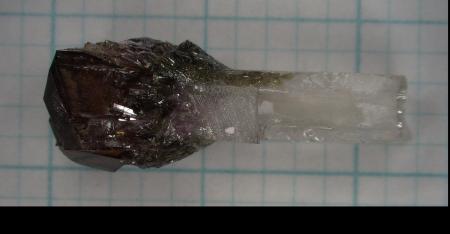 FZ法を用いたr-GeO2バルク結晶の育成に世界で初めて成 FZ法を用いたr-GeO2バルク結晶の育成に世界で初めて成