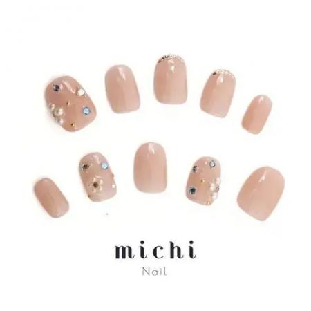 指先にきらめきを纏う、ブライダルにもぴったりな新作