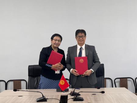 キルギスのナリン国立大学と人材に関するパートナーシ