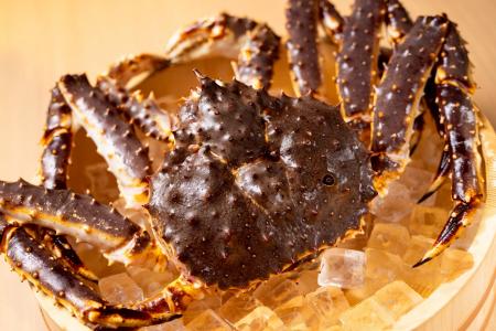 【銀座 たらば蟹 うら汐】目の前で捌く活蟹の迫力と、