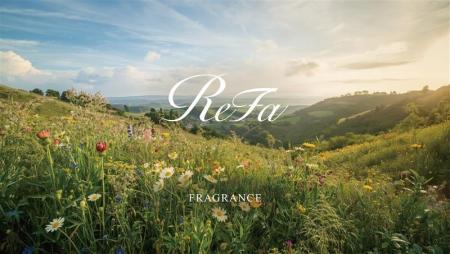 まとうたび、内側から輝くような美しさを引き出す 光