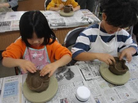 【直方市】親子の絆を深める「親子陶芸教室」を開催 【直方市】親子の絆を深める「親子陶芸教室」を開催