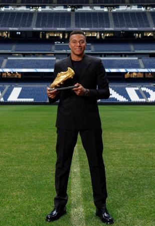 【Dior】ディオールを纏うセレブリティ：キリアン・エ