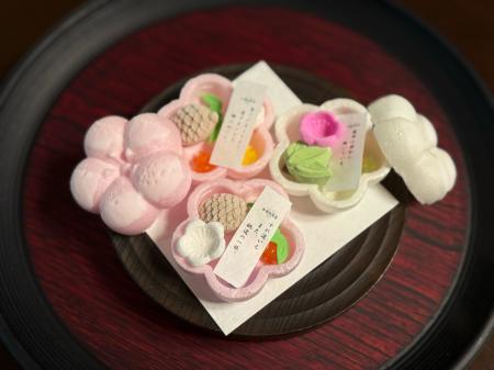 湯のまち・山中温泉【加賀依緑園】で“恋占いのもなか” 湯のまち・山中温泉【加賀依緑園】で“恋占いのもなか”