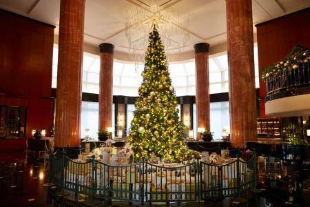 【ウェスティンホテル東京】高さ5mのクリスマスデコ 【ウェスティンホテル東京】高さ5mのクリスマスデコ