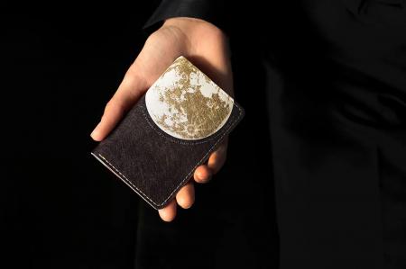 満月の夜、ポケットに月を。「月面着陸」本革名刺ケー