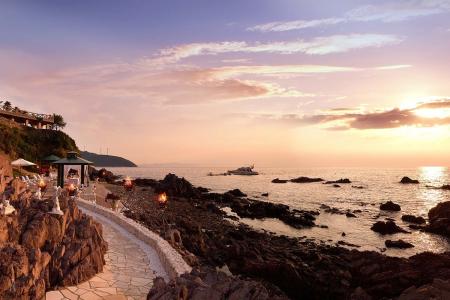 【HERMESチャーム150個以上が輝くビッグツリー】「カ