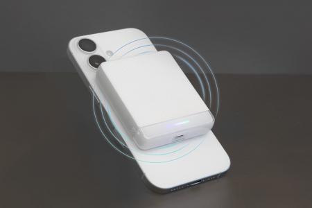 異素材の質感が映えるミニマルデザイン。PD20W・ワイ