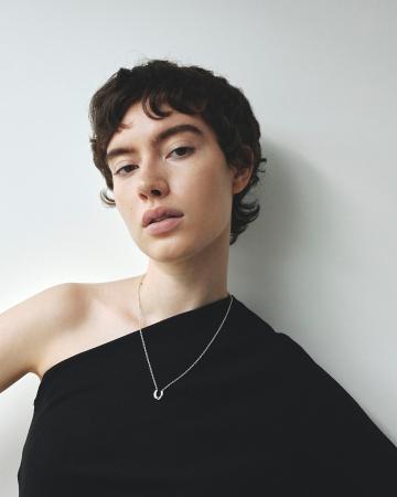 【LAH】流線のディティールが魅力の馬蹄ネックレスが