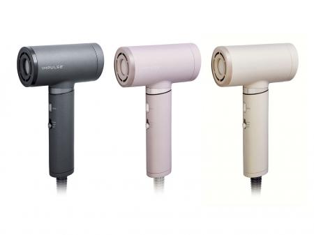 コンパクトなのに満足な速乾力!マイナスイオン搭載で