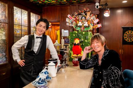 アニメ好き演歌歌手・真田ナオキがアニソン喫茶のマス アニメ好き演歌歌手・真田ナオキがアニソン喫茶のマス