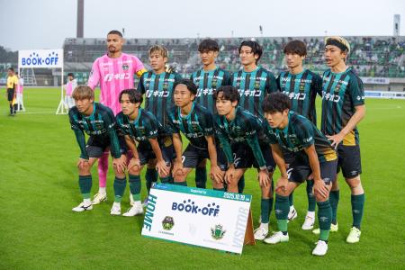 『アンブロ』の頭部への衝撃を緩和することを目的とし 『アンブロ』の頭部への衝撃を緩和することを目的とし