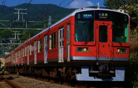 小田原-箱根湯本の旅情を高める!小田急車両を箱根登 小田原-箱根湯本の旅情を高める!小田急車両を箱根登