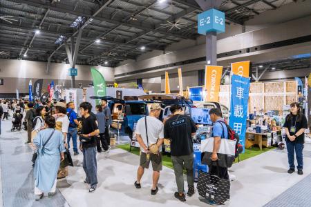 フロントシート回転装置「SwivelSeat(スイベルシート フロントシート回転装置「SwivelSeat(スイベルシート