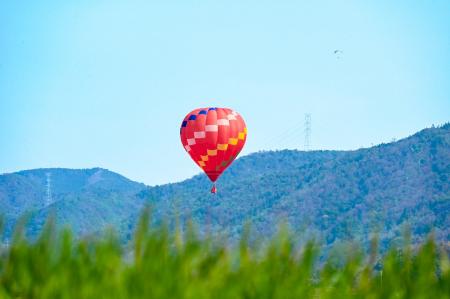 【早起きの価値あり】京都・亀岡の空に熱気球が舞う。 【早起きの価値あり】京都・亀岡の空に熱気球が舞う。