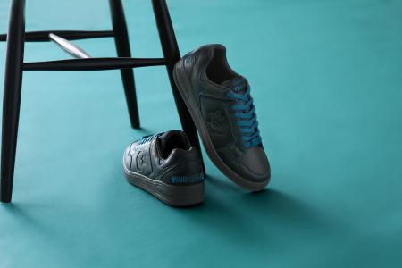 ブルーが目を惹く「WIND AND SEA」とのコラボレーショ ブルーが目を惹く「WIND AND SEA」とのコラボレーショ