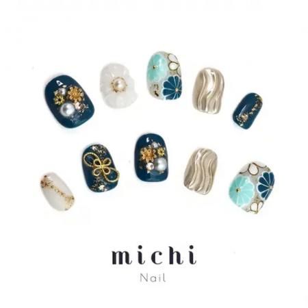 ミチネイルから特別な日に映える、ブルーとゴールドが