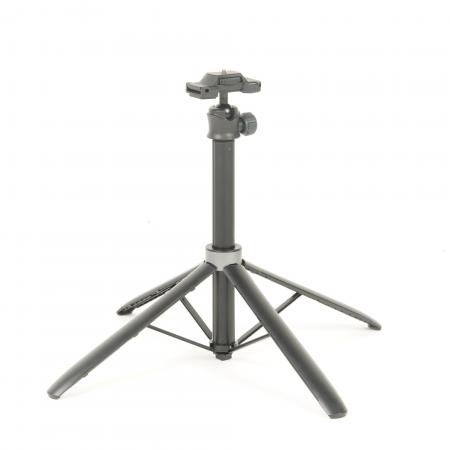 ショート動画撮影に便利、短く運べて安定性抜群の四脚