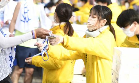 神戸学院大学 約600人の学生ボランティアが11月16日( 神戸学院大学 約600人の学生ボランティアが11月16日(