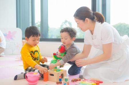 【ポピンズ】学会託児サービスで研究者や専門職の保護