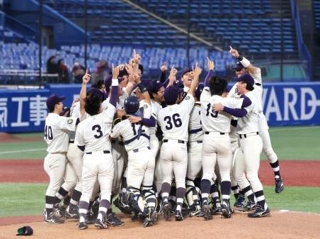 体育会硬式野球部　六大学野球秋季リーグ優勝パレード