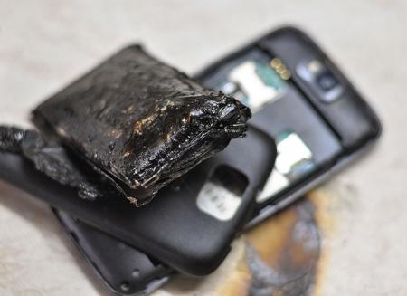 スマホ発火事故が、身近なリスクに。安全な処分をオン スマホ発火事故が、身近なリスクに。安全な処分をオン