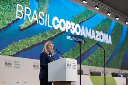 「気候危機は子どもの権利の危機」 子どもの半数、10 「気候危機は子どもの権利の危機」 子どもの半数、10