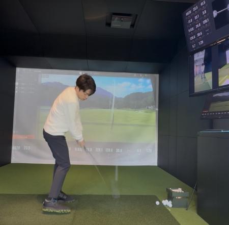 ゴルフをサードプレイスへ。東京・神田で最新シミュレ