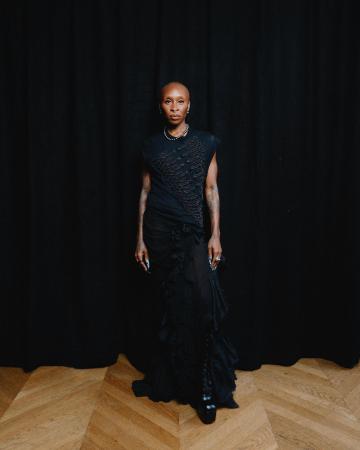 【McQueen】シンシア・エリヴォがマックイーンを着用