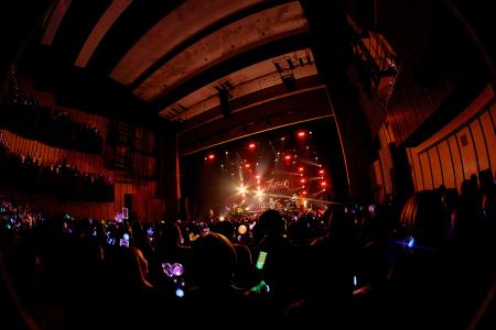 新曲初披露から、ツアー発表、祝福のサプライズまで! 新曲初披露から、ツアー発表、祝福のサプライズまで!