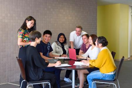 京都外国語大学の留学生がイオンモール京都五条の「イ