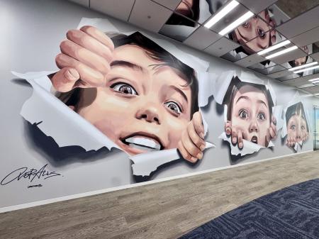 高輪ゲートウェイシティに、OVER ALLsが壁画を制作