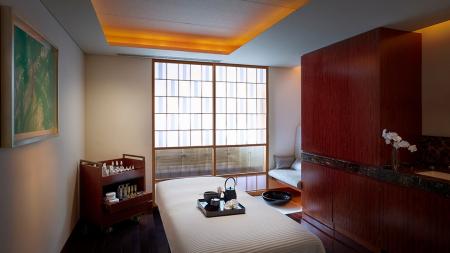 育毛鍼灸師・白石明世とザ・ペニンシュラ東京のパート