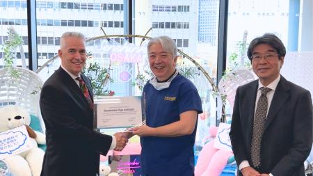 先進会眼科、ICL治療において「トリプルアワード」受