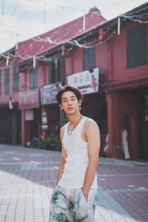 俳優デビュー10周年のメモリアルな一冊が誕生！繊細さ